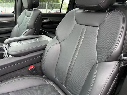 New 2025 Jeep Wagoneer Base w/ Premium Group I image 22