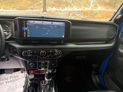 Used 2024 Jeep Wrangler Unlimited Rubicon 4xe image 19