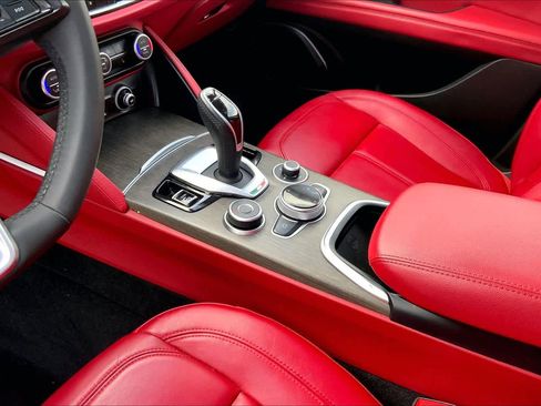 Used 2021 Alfa Romeo Stelvio Ti w/ Nero Edizione image 17