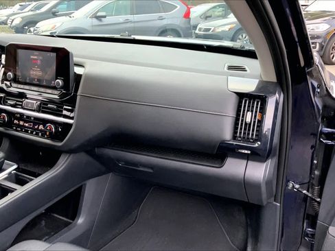 Used 2022 Nissan Pathfinder SV w/ SV Premium Package image 18