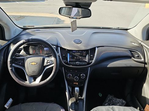 Used 2020 Chevrolet Trax LT w/ LT Convenience Package image 8