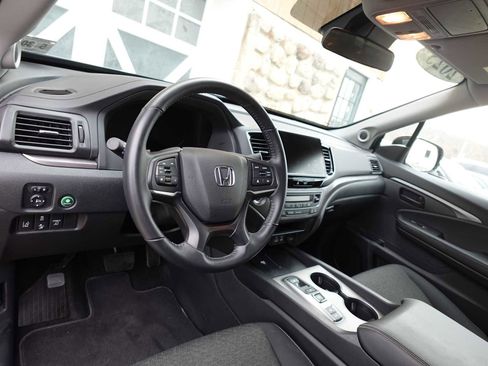 Used 2025 Honda Ridgeline Sport image 15