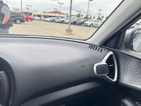 Used 2025 Kia Soul LX w/ LX Technology Package FWD image 35