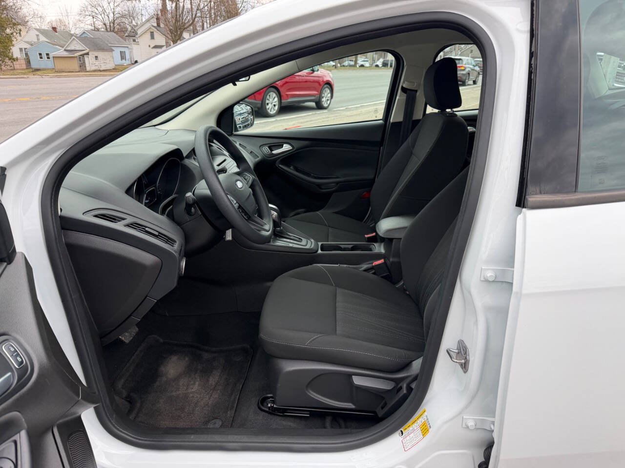 Used 2016 Ford Focus SE FWD image 9