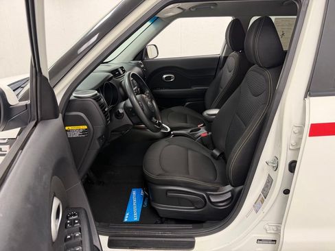 Used 2016 Kia Soul + FWD image 17