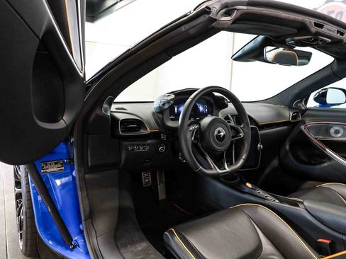 Used 2025 McLaren Artura Spider RWD image 31