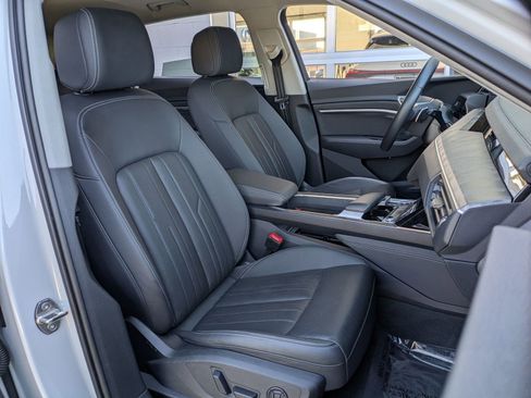 Used 2023 Audi e-tron Premium Plus w/ Premium Plus Package image 28