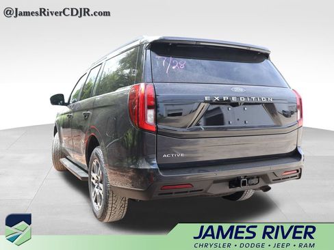 Used 2025 Ford Expedition Active AWD/4WD image 22