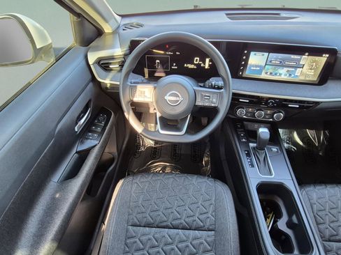 Certified 2025 Nissan Kicks SV AWD/4WD image 12