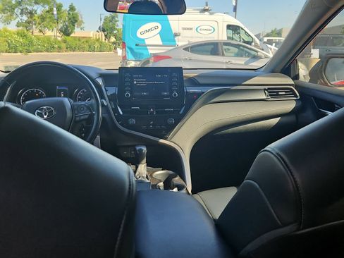 Used 2021 Toyota Camry SE image 10