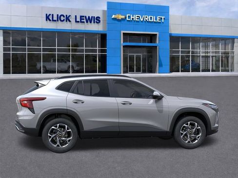 New 2026 Chevrolet Trax LT FWD image 5