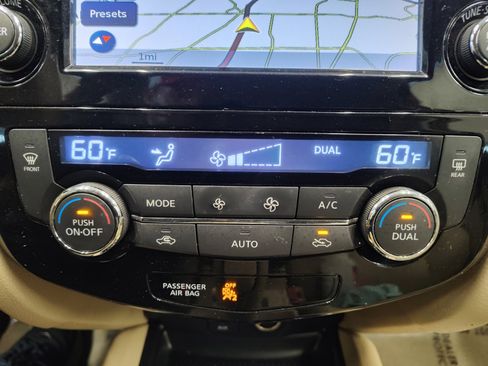 Used 2014 Nissan Rogue SV w/ SV Premium Package image 18