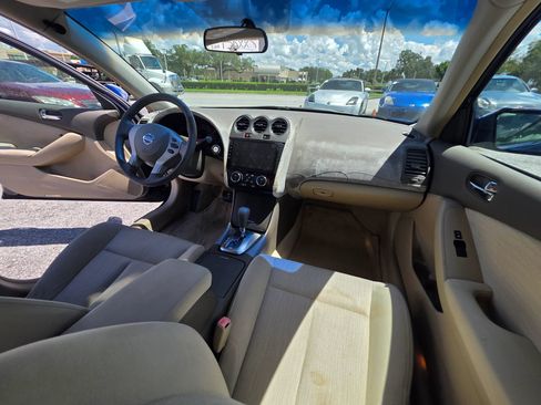 Used 2010 Nissan Altima 2.5 S FWD image 17