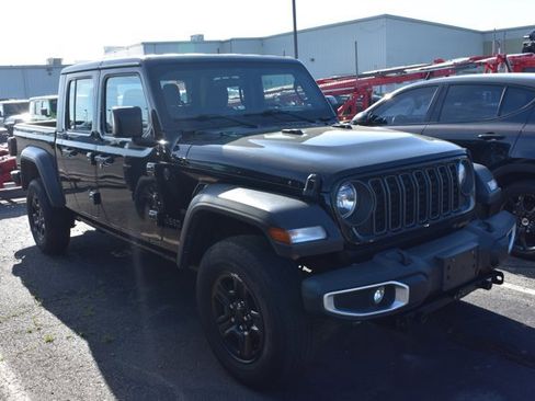 Used 2024 Jeep Gladiator Sport AWD/4WD image 3
