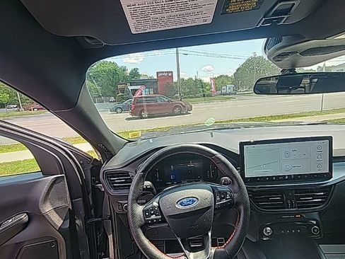Used 2023 Ford Escape ST-Line w/ Tech Pack #1 AWD/4WD image 2