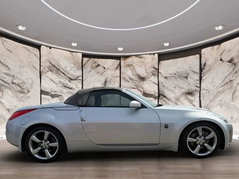 Used 2008 Nissan 350Z Touring RWD image 3