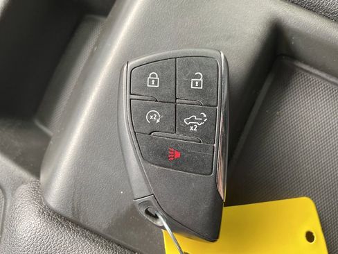 Used 2022 Chevrolet Silverado 1500 LT AWD/4WD image 25