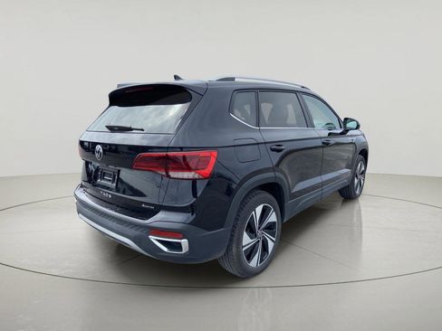 Used 2024 Volkswagen Taos SE AWD/4WD image 3