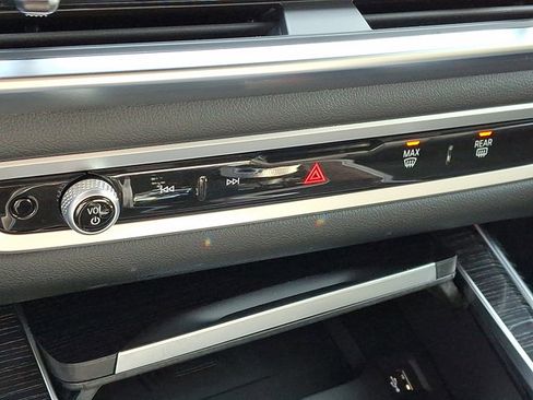 Certified 2025 BMW X7 M60i image 19