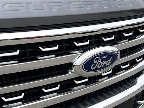 Certified 2024 Ford F250 Lariat w/ Lariat Ultimate Package image 29