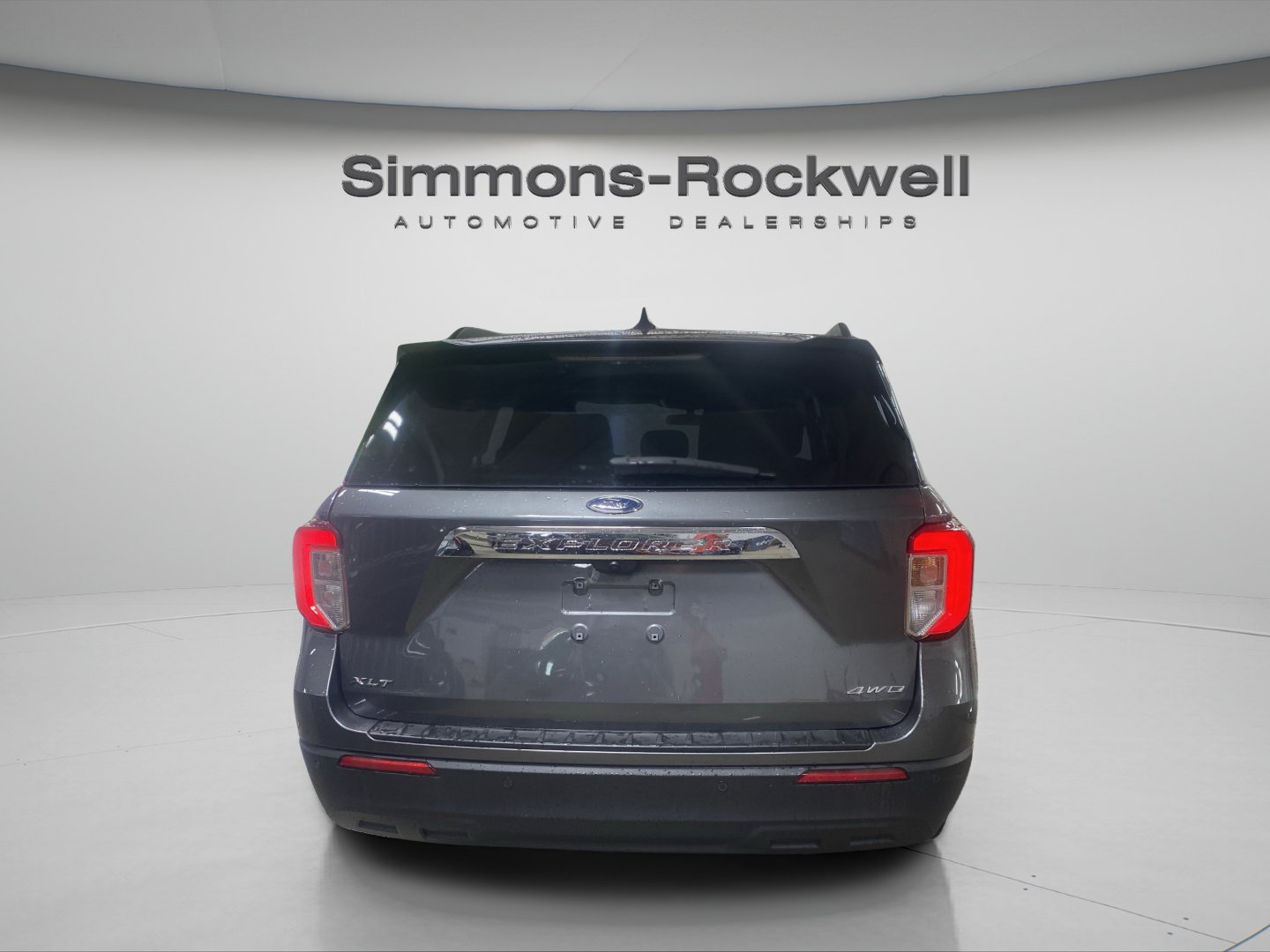 Used 2023 Ford Explorer XLT AWD/4WD image 4