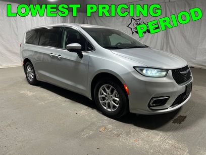 Used 2023 Chrysler Pacifica Touring-L
