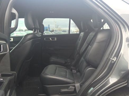 Used 2020 Ford Explorer XLT image 14