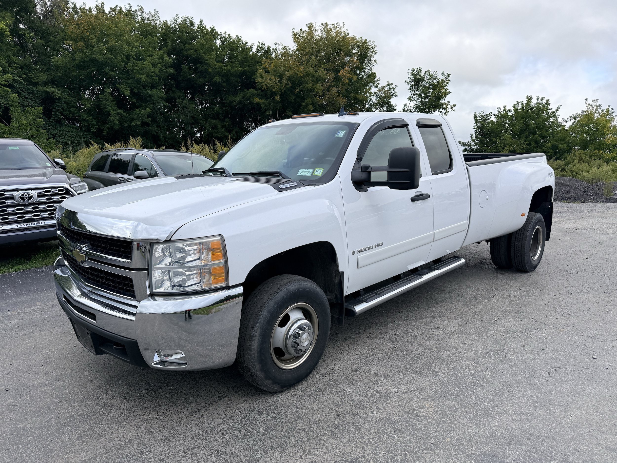Used 2007 Chevrolet Silverado 3500 LT w/ 2LT Audio Package AWD/4WD image 3