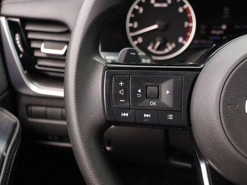 Used 2021 Nissan Rogue SV FWD image 11