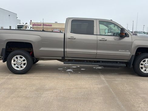 Used 2017 Chevrolet Silverado 2500 LT w/ LT Convenience Package image 10