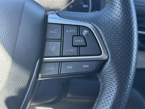 Used 2022 Toyota Sienna Limited image 49