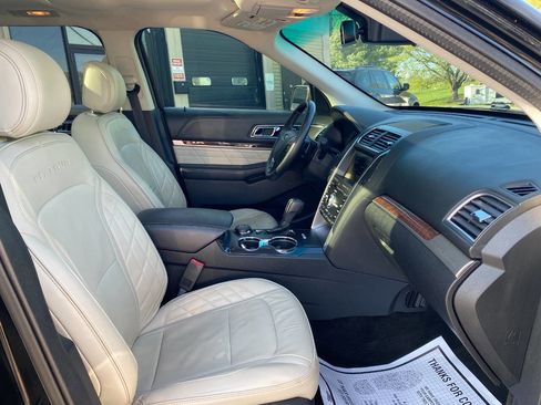 Used 2016 Ford Explorer Platinum image 36