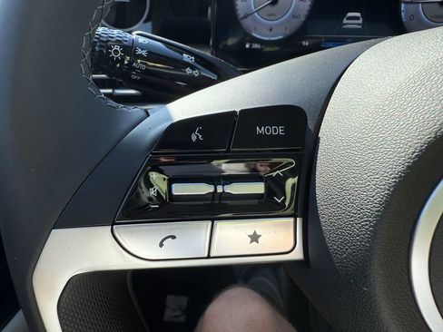 New 2025 Hyundai Elantra Limited FWD image 18