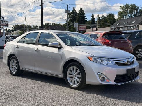 Used 2012 Toyota Camry XLE FWD image 3