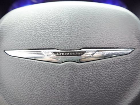 Certified 2024 Chrysler Pacifica Touring-L FWD image 25