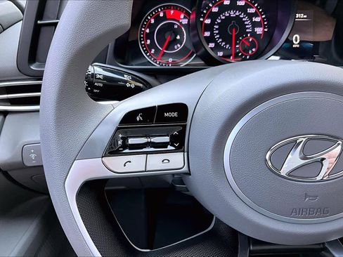 Used 2023 Hyundai Elantra SEL w/ Preferred Accessory Package image 23