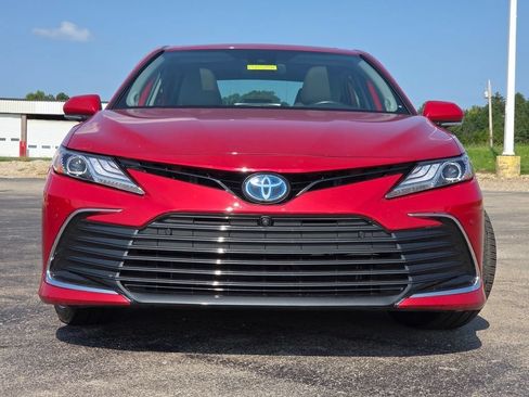 Used 2023 Toyota Camry XLE w/ Navigation Package FWD image 3