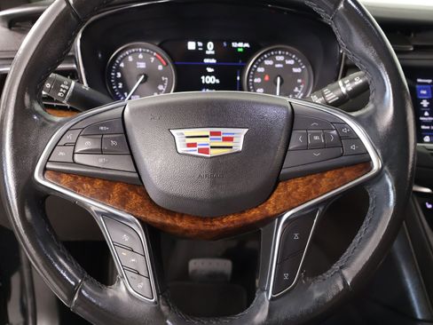Used 2021 Cadillac XT5 Premium Luxury FWD image 3