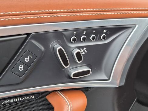 Used 2019 Jaguar F-TYPE SVR image 17