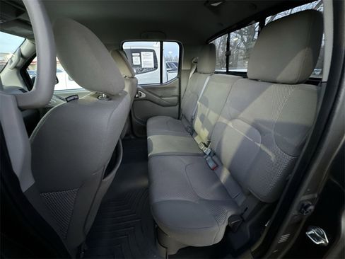 Used 2019 Nissan Frontier SV image 21