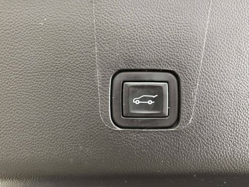 Used 2023 Chevrolet Traverse LT w/ LPO, Cargo Package AWD/4WD image 7