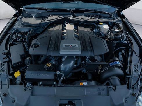 Used 2018 Ford Mustang GT Premium w/ Equipment Group 401A RWD image 25