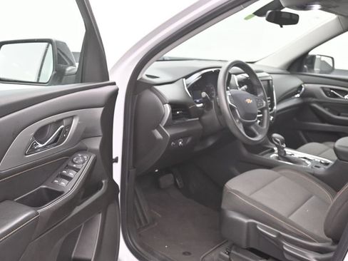 Used 2021 Chevrolet Traverse LS FWD image 11