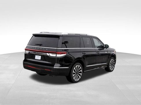 Used 2022 Lincoln Navigator Reserve AWD/4WD image 4