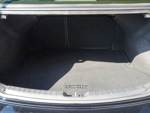 Used 2017 Hyundai Elantra Limited image 19