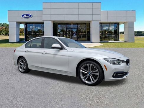 Used 2017 BMW 330i xDrive Sedan AWD/4WD image 1