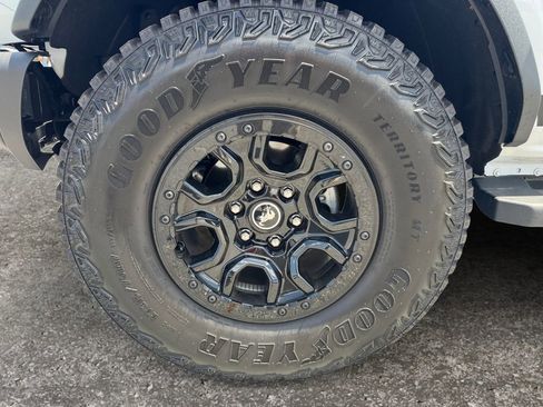 Certified 2023 Ford Bronco Wildtrak image 9