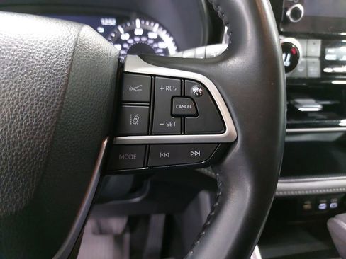 Used 2023 Toyota Highlander LE image 20