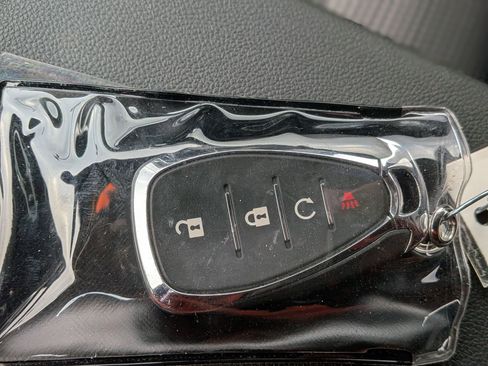 Certified 2025 Chevrolet Trax LT w/ LT Convenience Package image 35