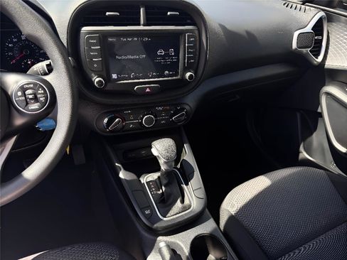 Certified 2022 Kia Soul LX w/ Technology Package image 13